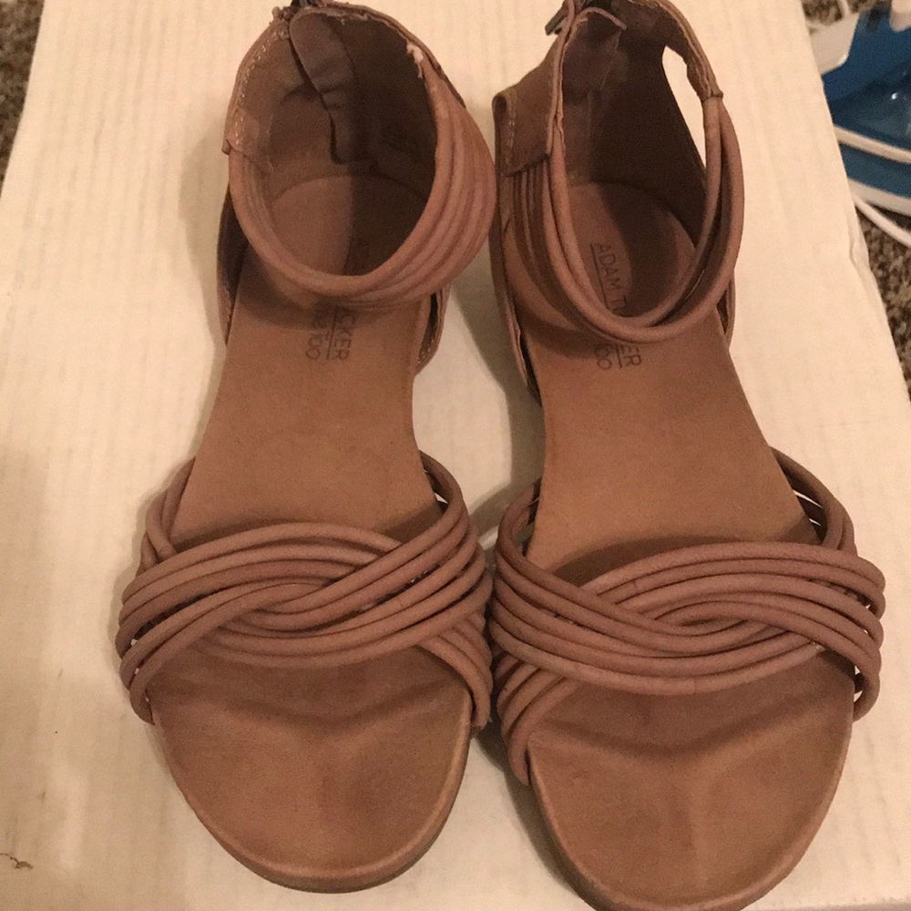 Rose color sandals with zipper